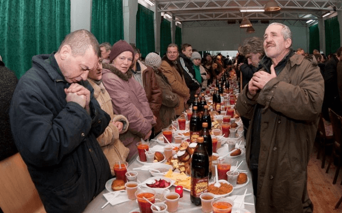 Де у Львові організовують різдвяні обіди та вечері для потребуючих. Локації