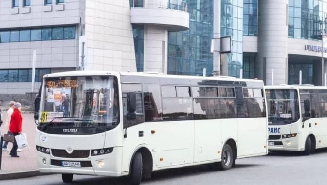 «Давайте вже після війни». КМВА відклала впровадження безготівкової оплати в маршрутках