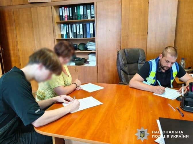 У Києві підлітки знімали відео у формі поліції під російський реп: батьків оштрафували