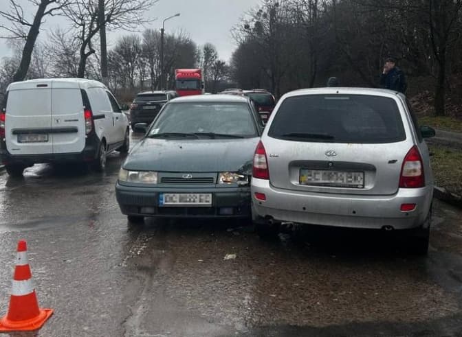 У Львові водій помер за кермом та вчинив ДТП