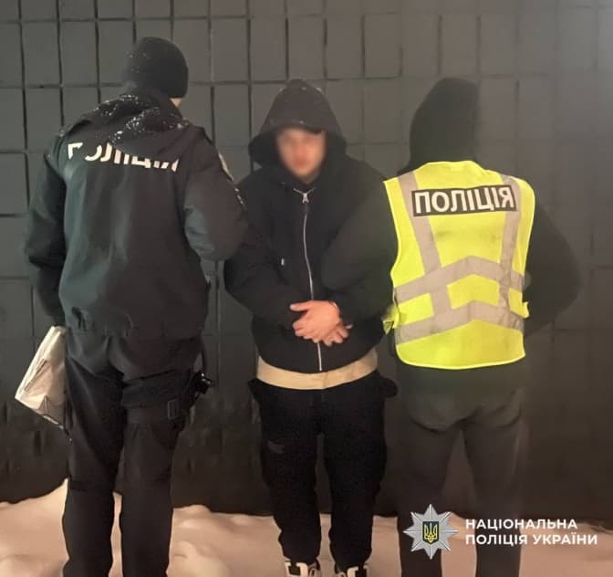 У Києві викрили чоловіка, який за гроші підпалював автомобілі військових