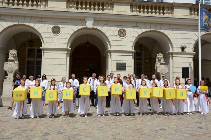Як у Львові відзначили День Конституції. Фото