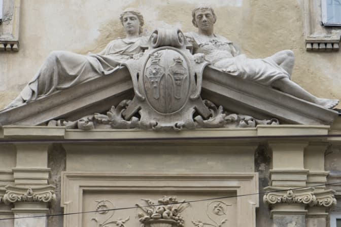 У Львові відреставрували скульптуру в будинку на вулиці Франка. Фото