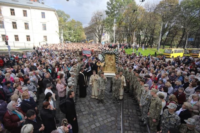 Тисячі львів'ян долучилися до молитовної ходи. Фото, відео