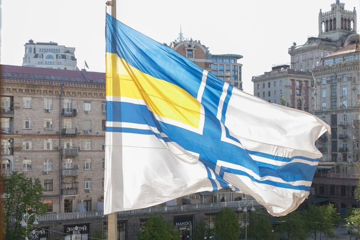 Військово-Морський Прапор ЗСУ замайорів над КМДА: Київ відзначає 108-річчя українського флоту