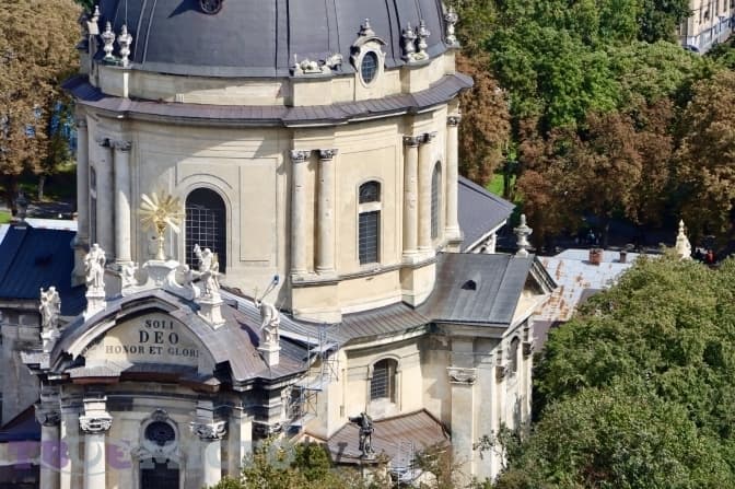 У Домініканському соборі відреставрують ще дві скульптури та амфори