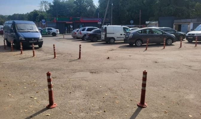 У Львові перед онкоцентром ремонтують дорогу