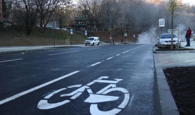 На одній із вулиць Львова ліквідують смугу для громадського транспорту
