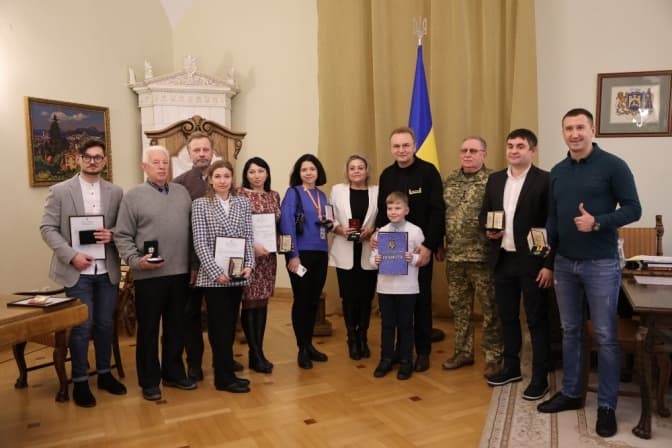 У Львові державними відзнаками нагородили волонтерів і військових