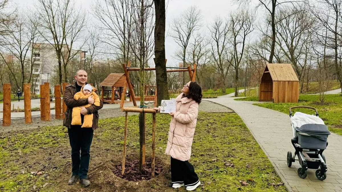 У Львові діє акція «Подаруй дитині дерево»: хто і як може долучитися
