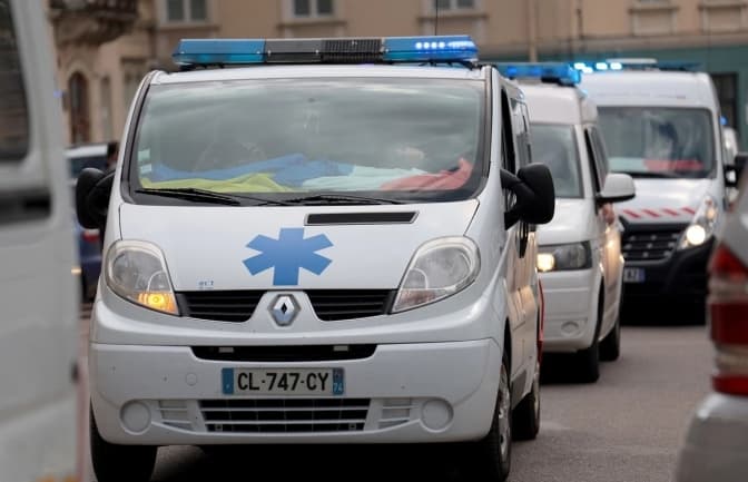 У Львові французькі благодійники передали 18 карет швидкої допомоги на передову