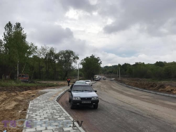 Як прокладають дорогу до Голосківського кладовища у Львові. Відео