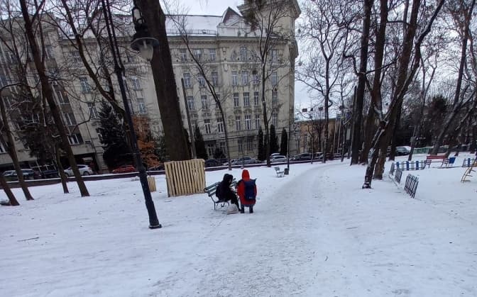 Львів'яни скаржаться на суцільну ковзанку в центрі міста. Фото