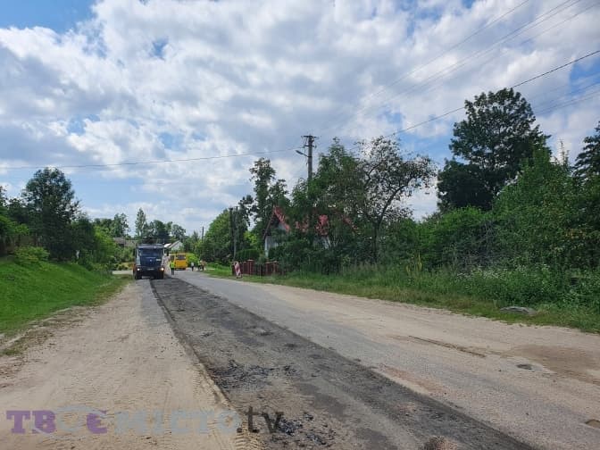 На Львівщині розпочали ремонт дороги між Мостиськами і Краковцем. Фото, відео