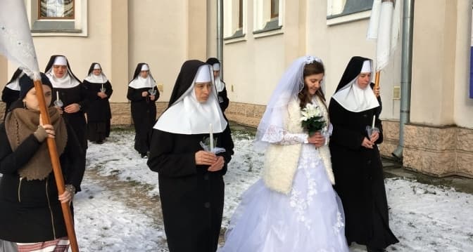 Львівський священник розповів, чи висвячують монахинь у весільних сукнях