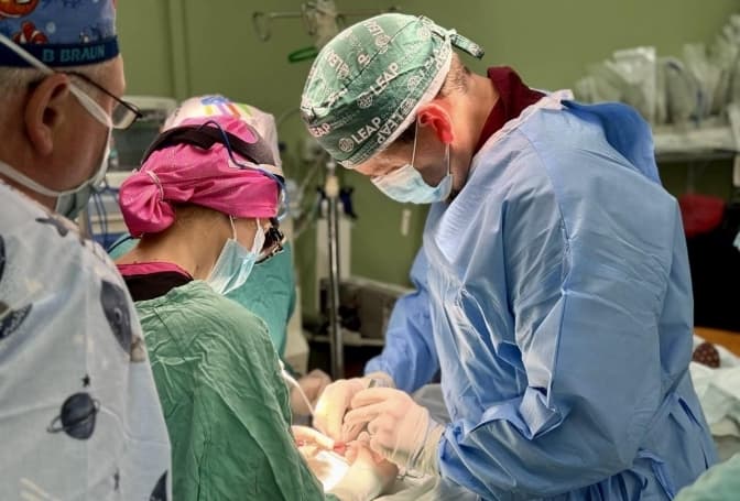 Вдвічі більший язик: у Львові прооперували дитину з рідкісним синдромом