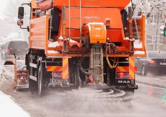 На Київщині комунальники планували «розпиляти» 1 млн грн на закупівлі солі для доріг, — БЕБ