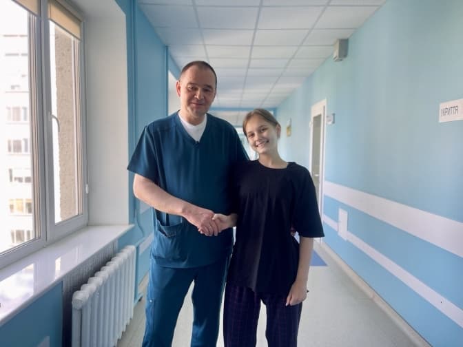 У Львові видалили 6-кілограмову пухлину, що проросла у спинний мозок 18-річної дівчини