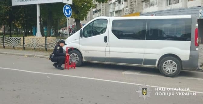 На Львівщині почали блокувати колеса неправильно припаркованих авто