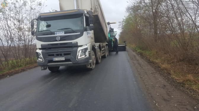 На Львівщині ремонтують дорогу Мостиська – Дидятичі. Фото
