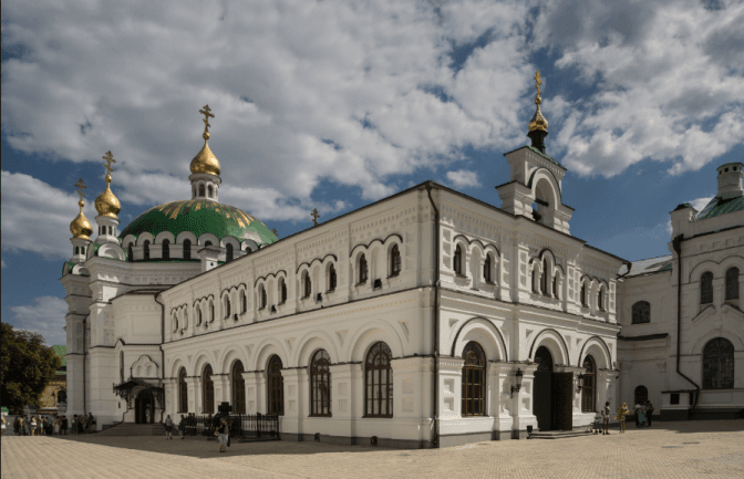 Московські попи поширили фейк про те, що нібито на Лаврі через ПЦУ почорніли хрести