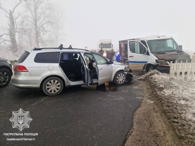 ДТП з потерпілими на автодорозі Тернопіль — Львів — Рава-Руська: перекрито смугу руху. Оновлено