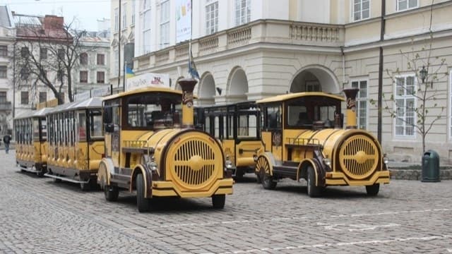 Масштабне будівництво на Збоїщах та чому курсують не усі трамваї «Електрон». Головне за добу