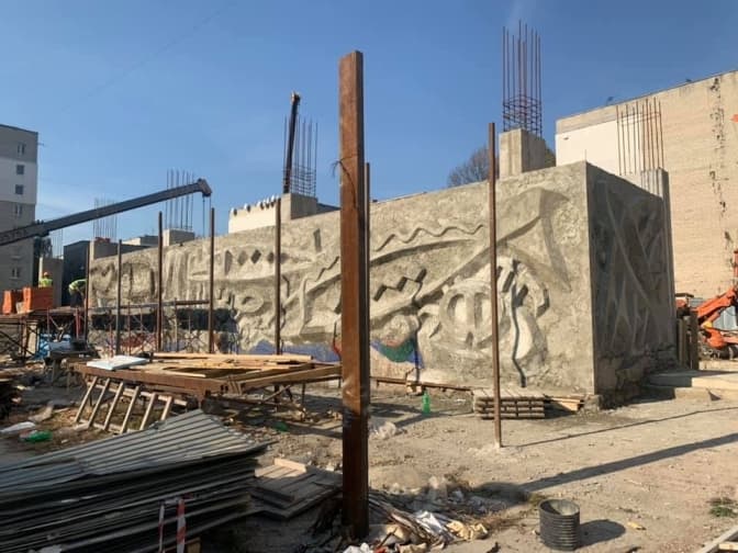 Забудовник «Океану» відбудував стіну для нової мозаїки з рибками. Фото, відео