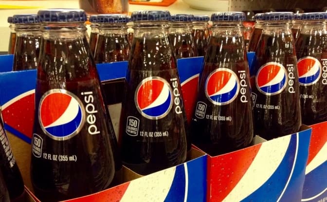 Pepsi припиняє продаж напоїв у росії