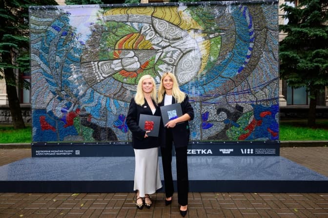 У Києві відтворили зруйновану в Маріуполі мозаїку Алли Горської