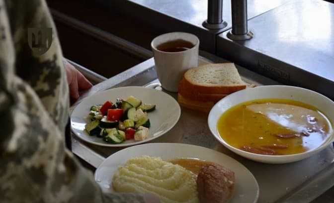 В Україні створять збірник рецептів для військових кухарів. Як долучитися