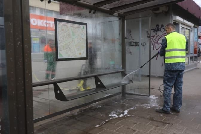 Львівським двірникам виплатять 5 тисяч гривень премій