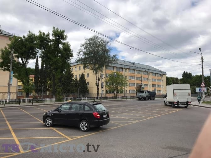 Що змінить нова розмітка «вафельниця» на перехресті Пасічна – Медової Печери у Львові. Відео