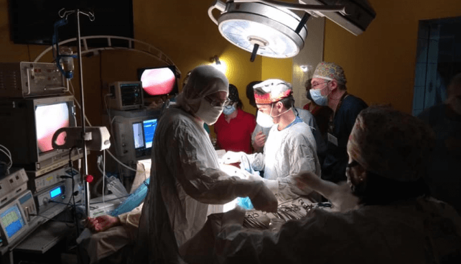 Львівські лікарі врятували 17-річного хлопця, який випадково вистрелив собі цвяхом у груди