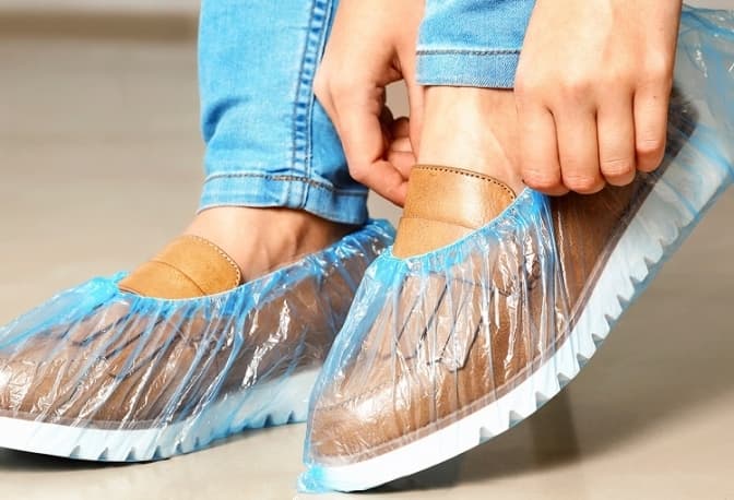 Чи потрібні одноразові бахіли та чим їх замінити