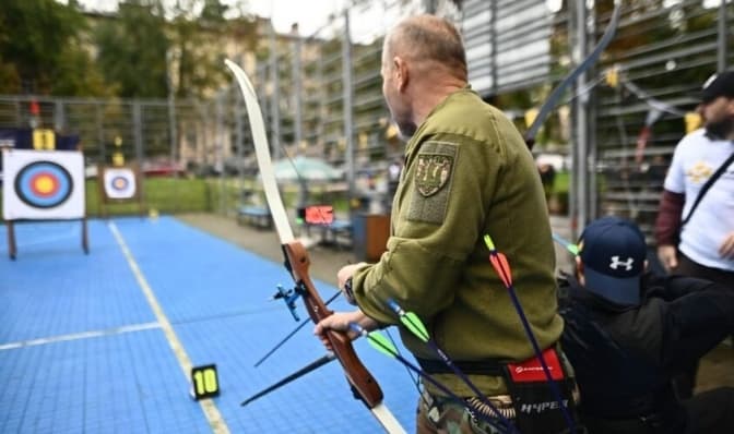 Військові у Львові можуть безплатно займатися стрільбою з лука