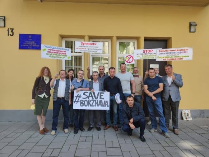 Львівський суд скасував дозвіл на встановлення вітряків на Боржаві