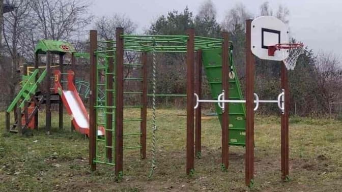 У селі біля Львова відкрили два нові дитячі майданчики