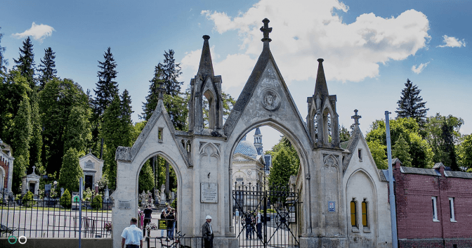 У Львові на Личаківський цвинтар пускатимуть лише через центральний вхід