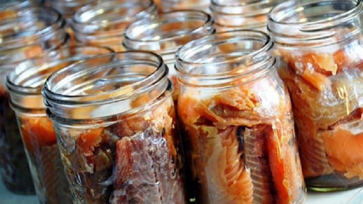 З початку року на Львівщині діагностували вже шість випадків ботулізму. Як вберегтися