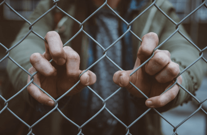 У Києві затримали керівника благодійної організації, який незаконно переправляв чоловіків за кордон