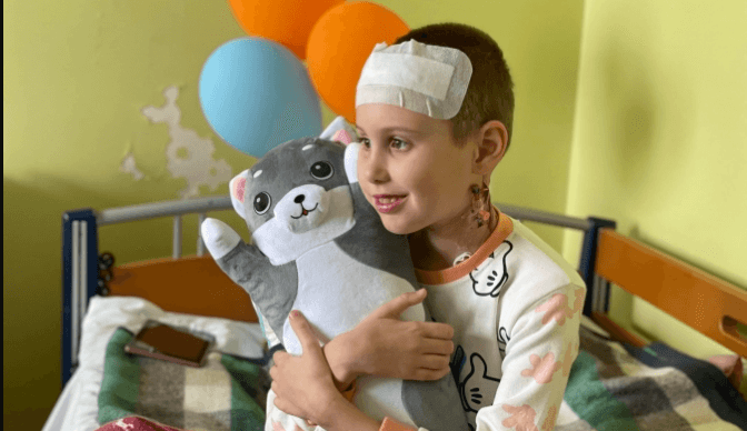 Львівські лікарі врятували 9-річну Софійку, скрізь мозок якої пройшов уламок касетного снаряду