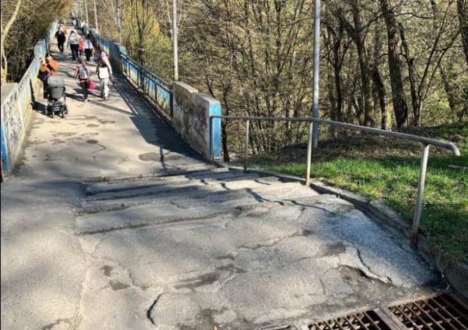 Пішохідний міст біля школи №82 у Львові стане доступним для дітей на колісних кріслах