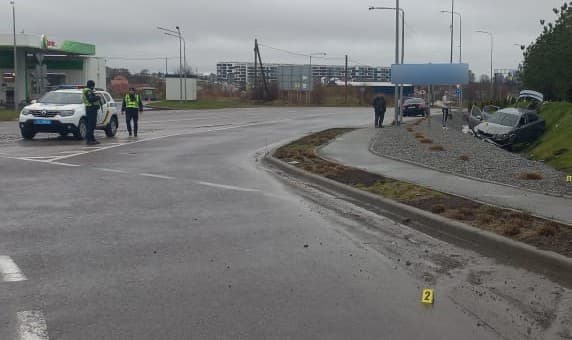 У ДТП біля Львова постраждала 26-річна жінка