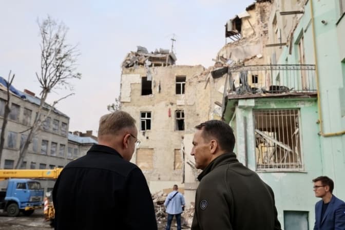 Польща підтвердила, що відбудує одну зі зруйнованих будівель у Львові
