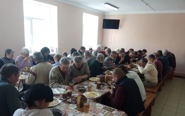 Небайдужих львів'ян просять допомогти організувати для безхатьків великодній обід