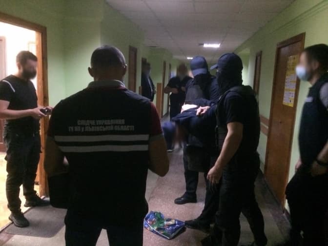 42-річного львів’янина затримали на хабарі за довідки про непридатність до військової служби