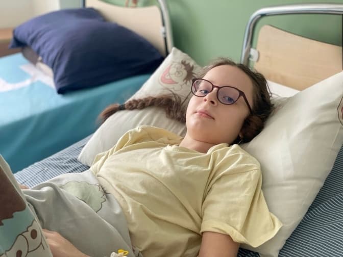 У Львові лікарі видалили 11-річній дівчинці пухлину розміром із диню