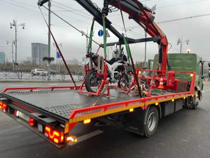 У Києві вперше евакуювали мотоцикл за порушення правил дорожнього руху