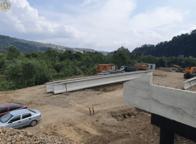 Проїзд найдовшим мостом Західної України на Львівщині відкриють до кінця року